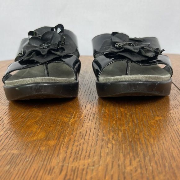 Dansko Dahlia Black Patent Toe Post Thong Sandals Wedge Flower Size 38 - Picture 5 of 11
